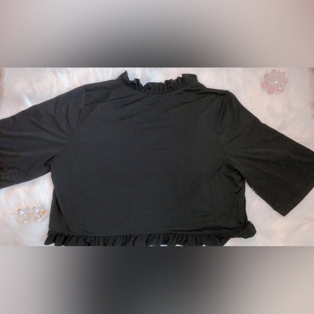 Chic Black Ruffled Cardigan - Picture 3 of 5